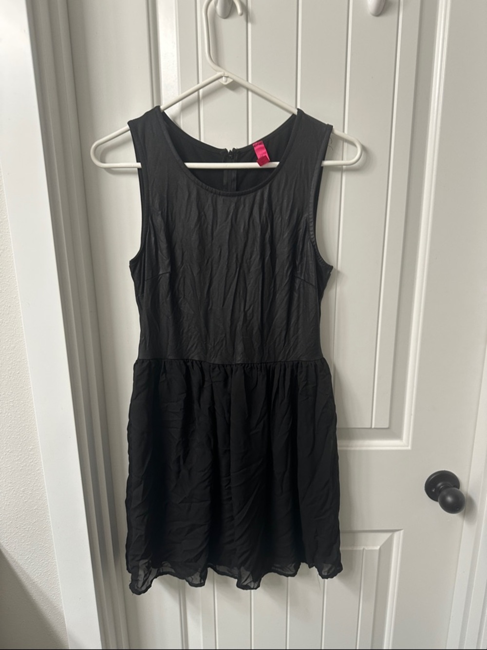 Women's Black Sleeveless Chiffon Dress